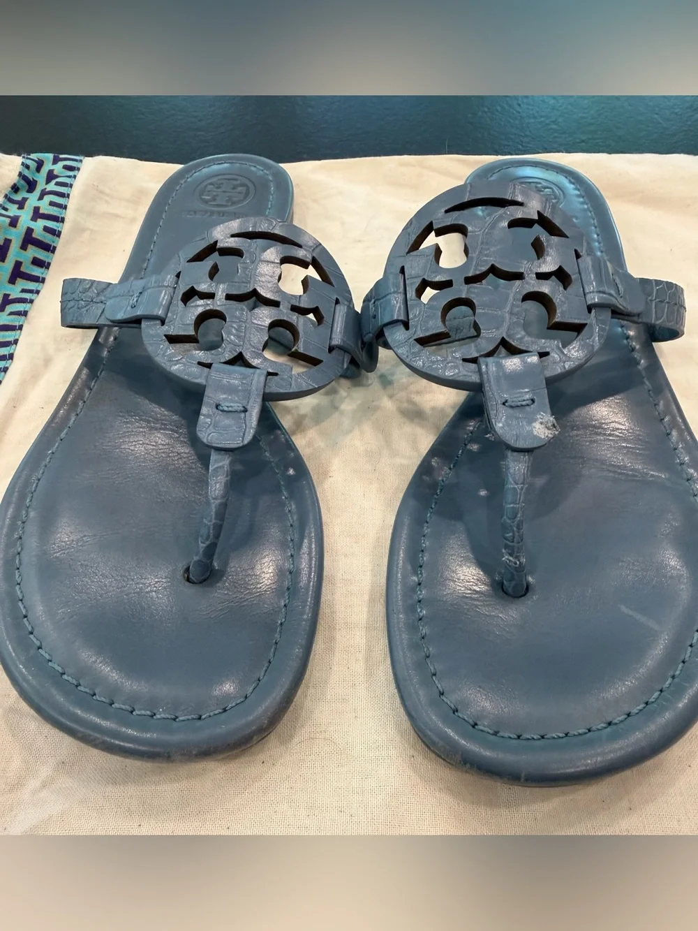 Tory Burch Miller Blue Croc Embossed Leather Logo Thong Sandals 8